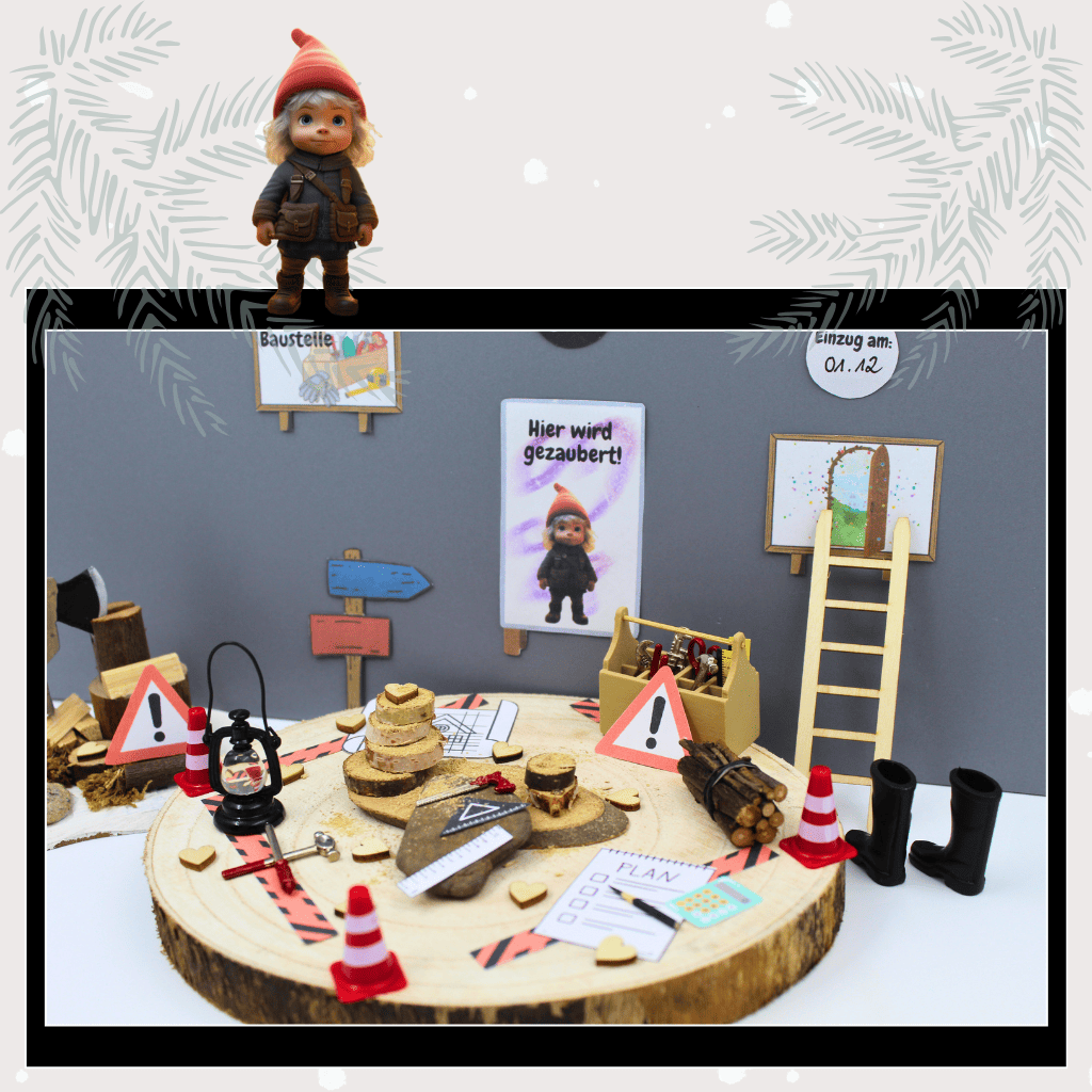 Wichtel-Baustelle als Miniaturszene mit Bauwerkzeugen, Hinweisschildern, Holz, Bauplan und Wichtelfigur – ideal für kreative Wichtelideen und DIY-Dekoration im Advent.