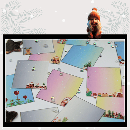 Detailaufnahme von zauberhaftem Wichtel Briefpapier mit weihnachtlichen Motiven, ideal für Wichtelbriefe, Adventskalender und magische Überraschungen im Puppenhaus. Die bunten Designs schaffen festliche Magie und passen perfekt zu jeder Wichteltür und jedem Wichtelset.